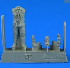 Aerobonus 480223 1/48 WWI French Pilot #3 (Standing, Arms Bent) (D)