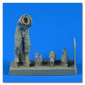 Aerobonus 350004 1/35 WWII German Submarine Kriegsmarine Sailor #2 (Bending)