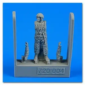 Aerobonus 720004 1/72 Soviet Navy Air Force Pilot (AV-MF) 1975-83 (Standing)