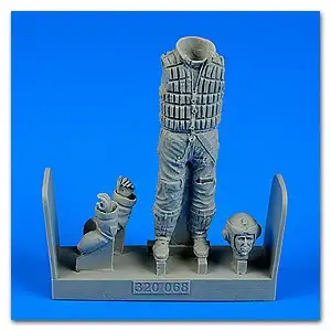 Aerobonus 320068 1/32 WWII German Luftwaffe Pilot w/Life Jacket (Standing)