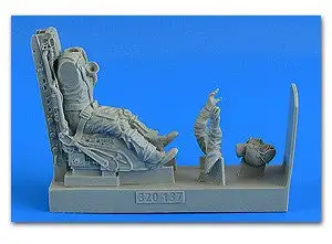 Aerobonus 320137 1/32 USAF F104C/G Fighter Pilot w/Ejection Set for ITA