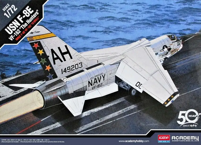 Academy 12521 1/72 F8E VF162 The Hunters USN Fighter