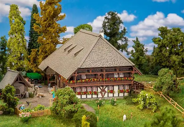 Faller 130576 Black Forest Farmyard