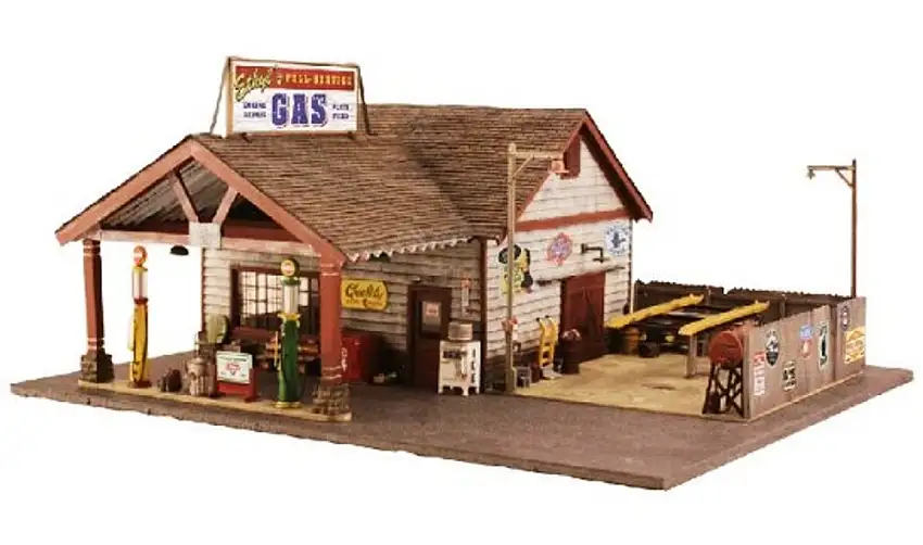 Ethyl's Gas & Services O Woodland Scenics