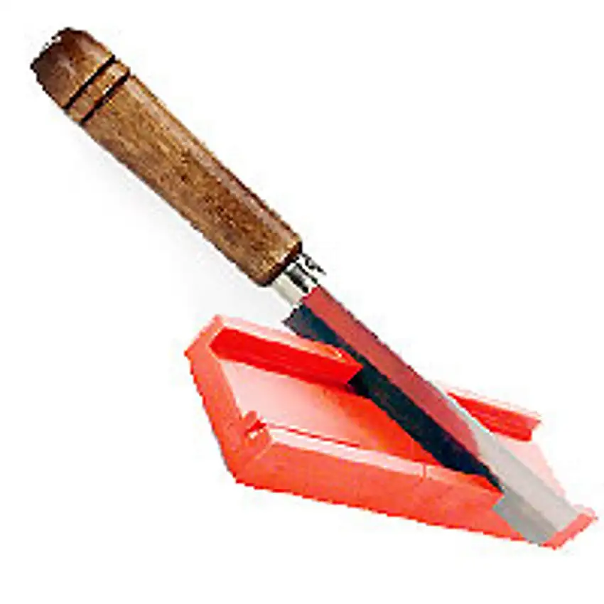 Mini-Miter Box & Razor '32' Saw Zona Tools