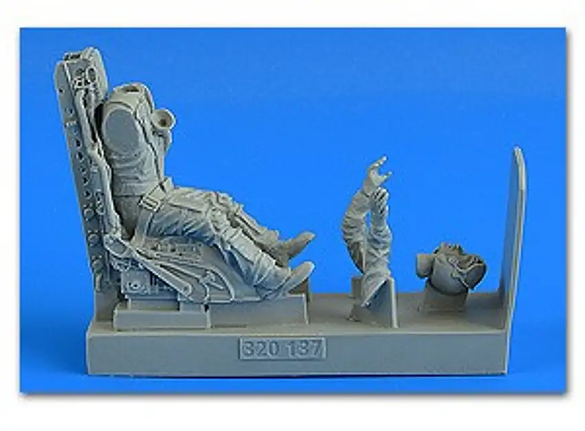 USAF F-104C/G Fighter Pilot w/Ejection Set for ITA 1/32 Aerobonus