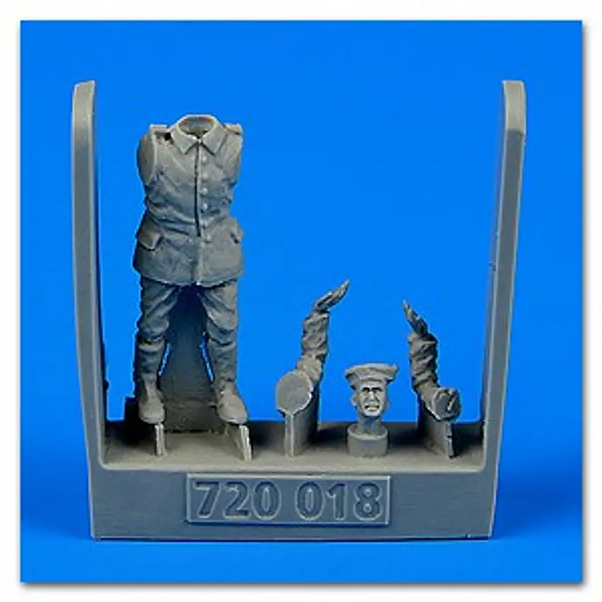 WWI German/Austro-Hungarian Aircraft Mechanic 1914-18 (Standing) 1/72 Aerobonus