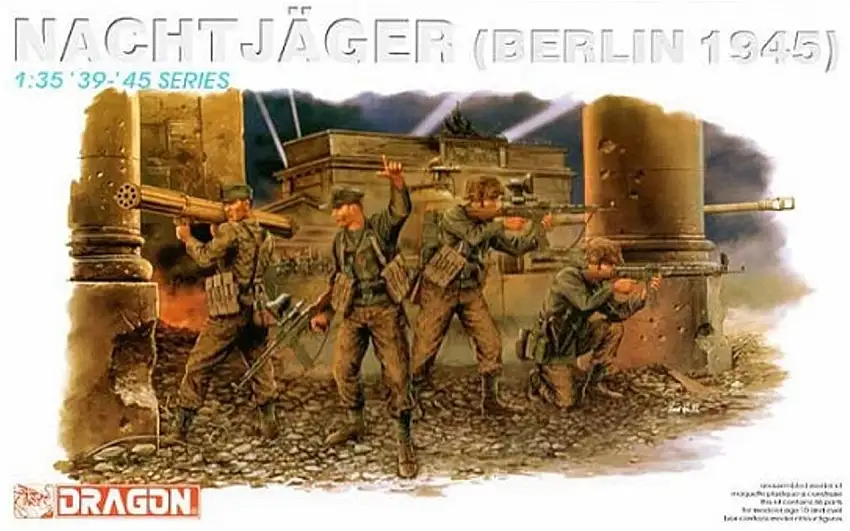 Nachtjager Soldiers Berlin 1945 (4) 1/35 Dragon