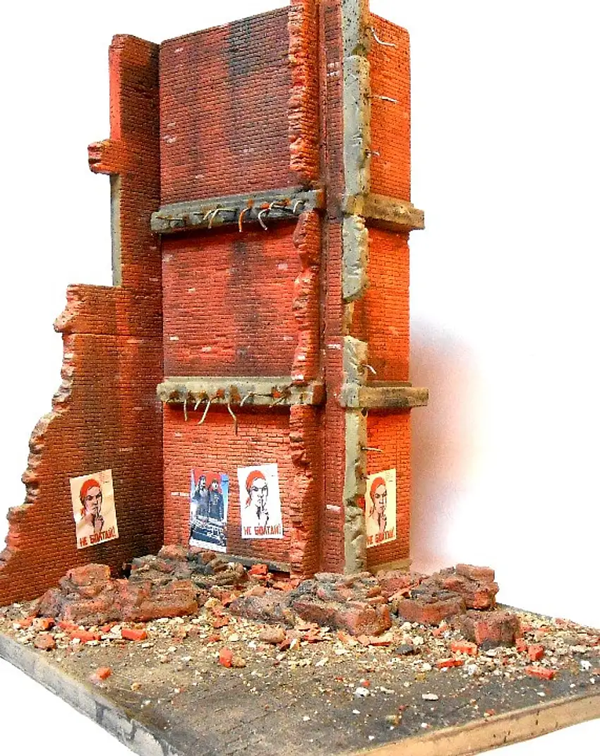 Stalingrad Shakedown Ruined Walls, Rebar, Rubble w/Base (8"x10") 1/35 Dioramas Plus