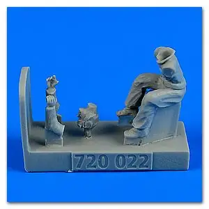 Aerobonus 720022 1/72 WWII RAF Motorcycle Driver #1 wearing Helmet (D)