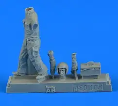 Aerobonus 480168 1/48 Warshaw Pact Aircraft Mechanic #4 (w/Tool Box)