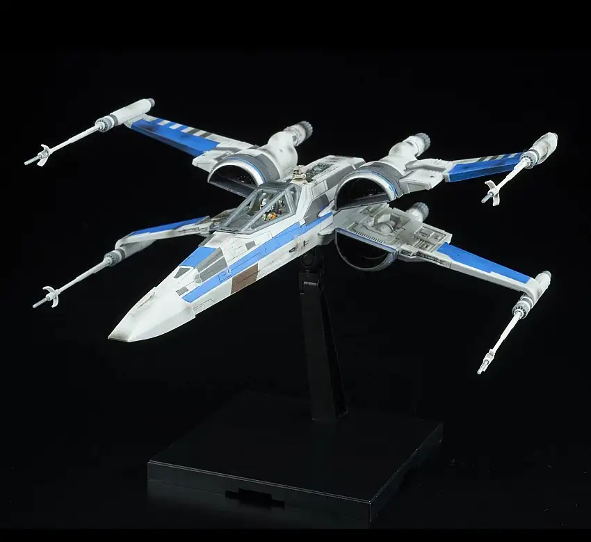 Blue Squadron Resistance X-Wing Fighter "Star Wars: The Last Jedi", Bandai Star Wars 1/72 Plastic Model