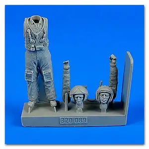 Aerobonus 320089 1/32 Soviet Pilot w/Lift Jacket Cold War (Standing)