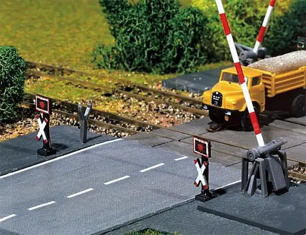 Faller 222175 2 Warning Crosses with Flashing Lights