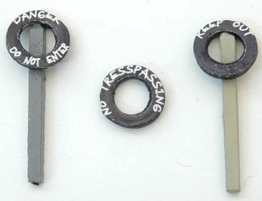 Custom Tires on Posts/Warning Signs HO Scale JL Innovative