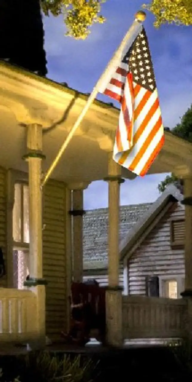 Just Plug: Large Mount Pole w/United States Flag for Multiple Scales Woodland Scenics